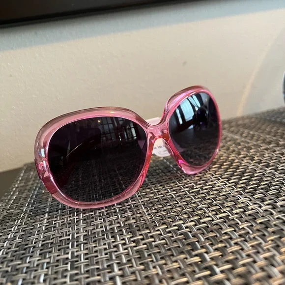 Bundle of Sunglasses - Picture 6 of 6